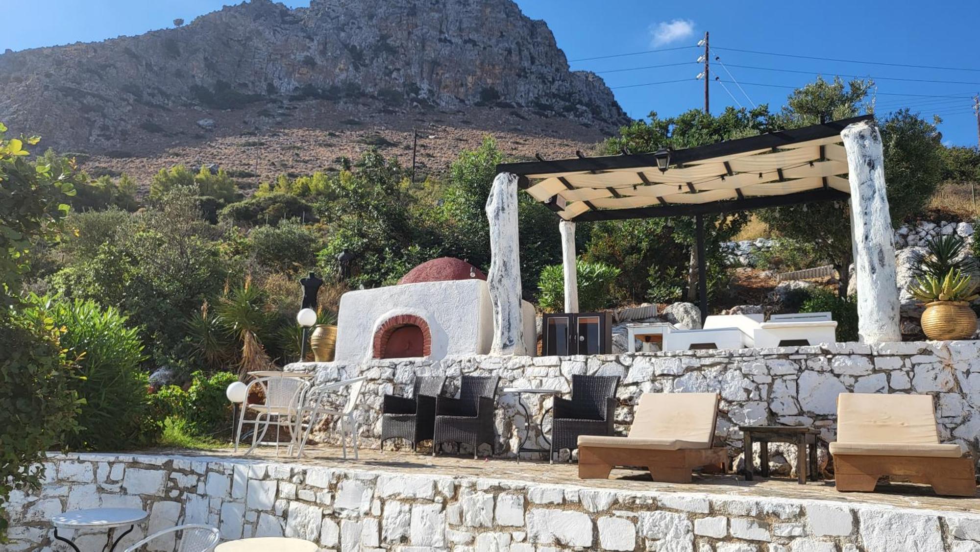 Aparthotel Junior Villas Complex In Korifi *